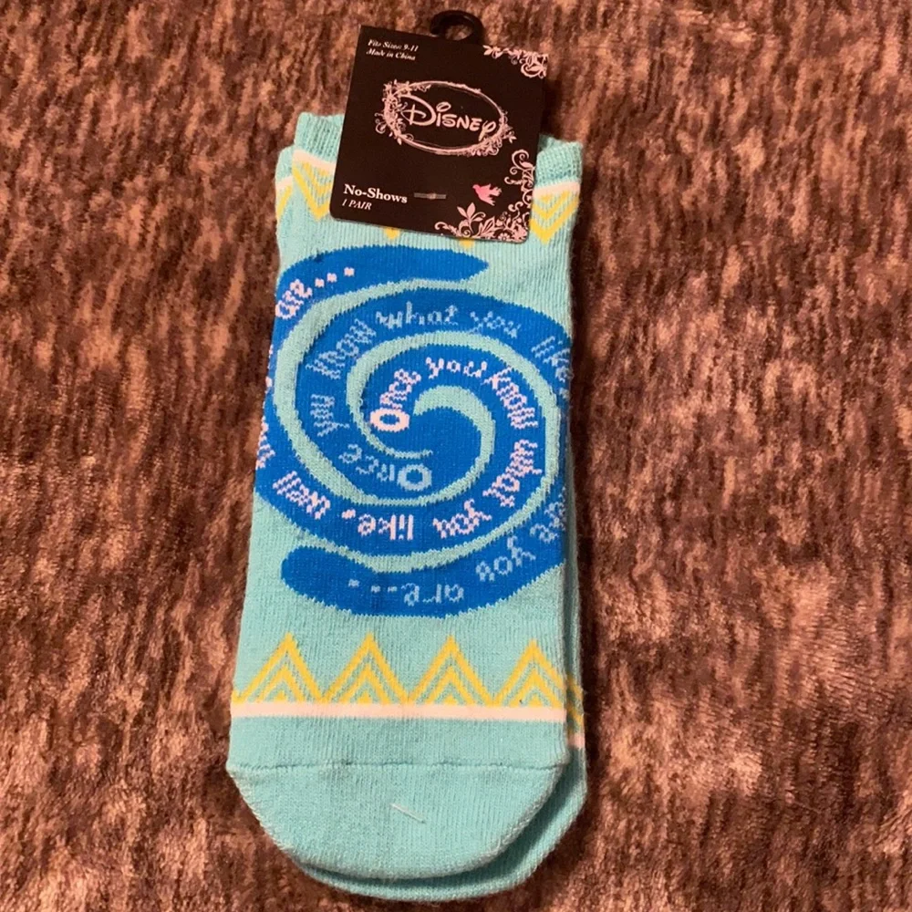 2/$12 Disney Moana‎ There You Are Spiral Socks Hot Topic